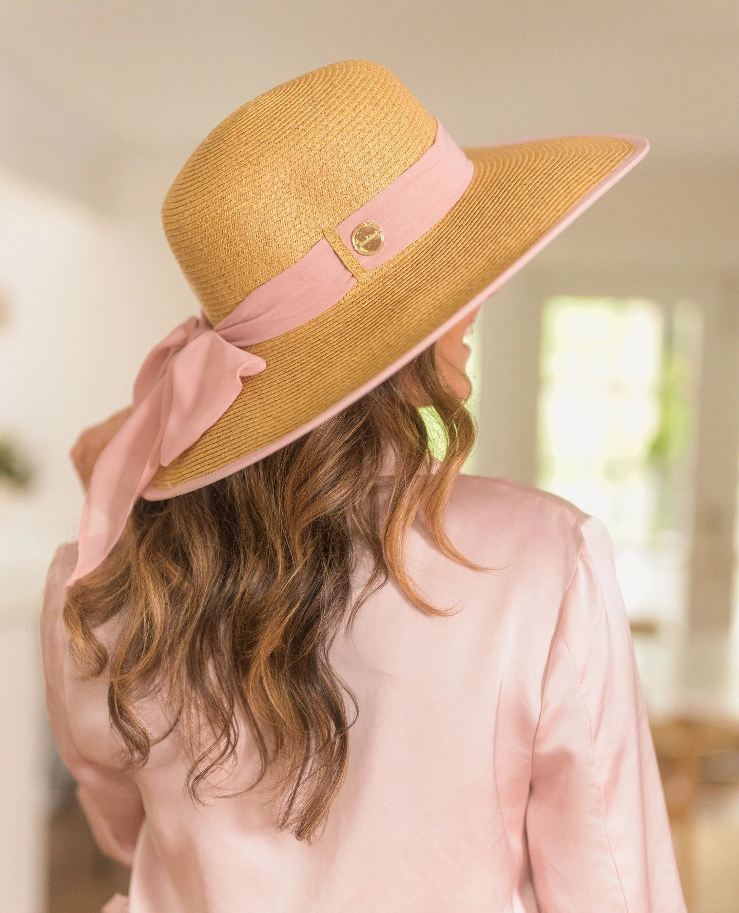 ✨ Meet Sasha: the wide brim ribbon pink hat that's here to steal the spotlight💖 We just love her! ⁠
⁠
⁠
⁠
⁠
#sundaise #sundaisehats #hats #fedorahats #panamahats #widebrimhat #summerstyle #sunprotection #beachstyle #instyle #style #instafashion #lif