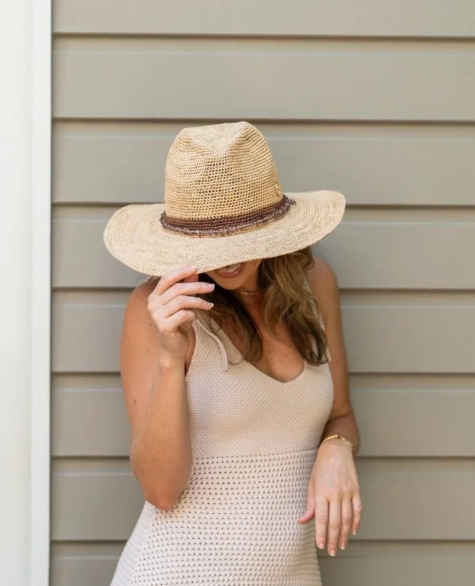 🌞 Step into sunshine and style with our stunning Coco Raffia Panama Hat! 🏖️ Crafted from eco-friendly raffia, it not only elevates your outfit but also supports sustainable fashion. ⁠
⁠
⁠
⁠
⁠
#sundaise #sundaisehats #hats #fedorahats #panamahats #w