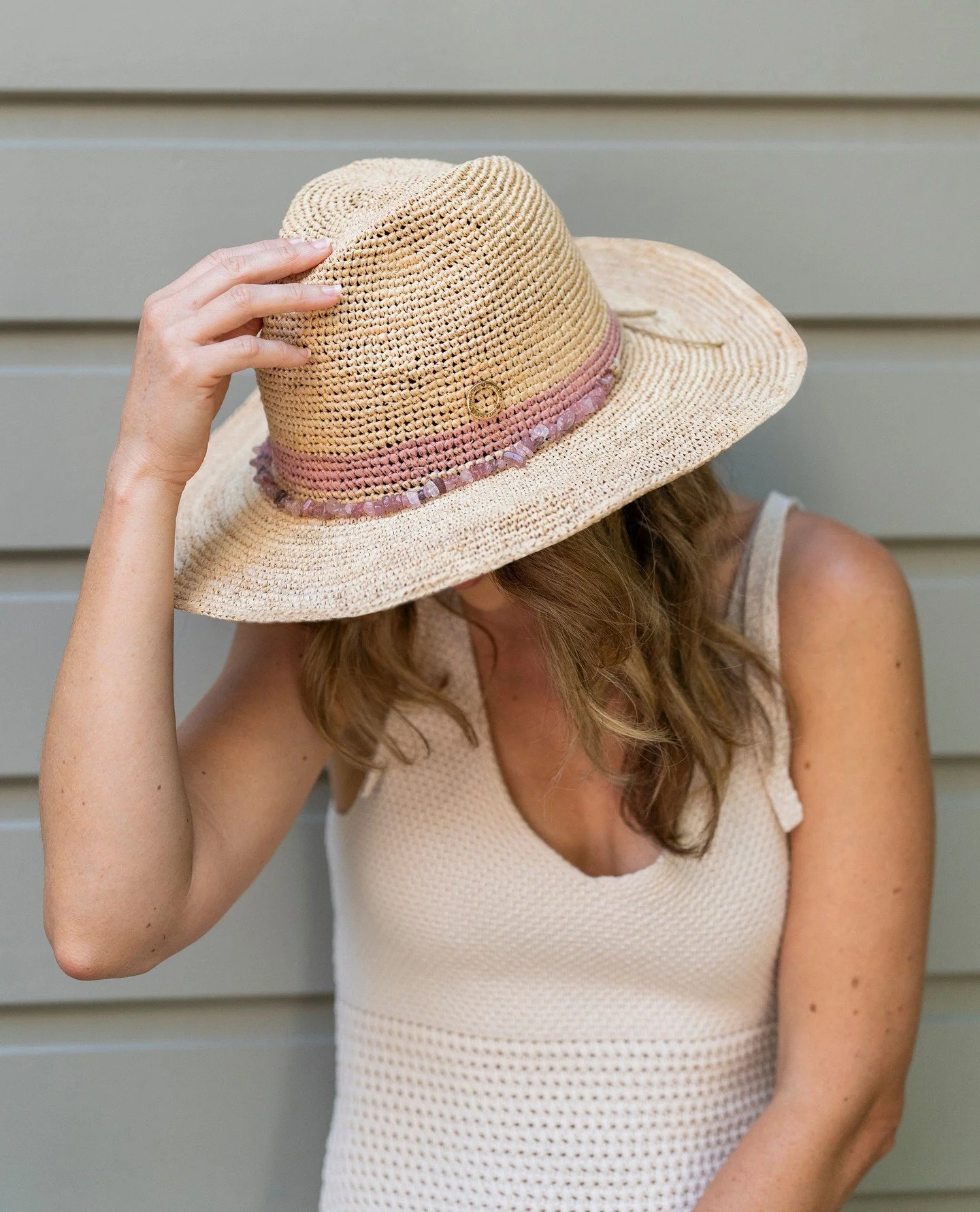 🌸 Get ready to fall in love with our stunning blush pink creation! 🌸 ⁠
⁠
Soft, pretty, and crafted from natural raffia, this piece is not just a delight for the eyes; it's a celebration of nature's beauty. ⁠
⁠
⁠
⁠
#sundaise #sundaisehats #hats #fed