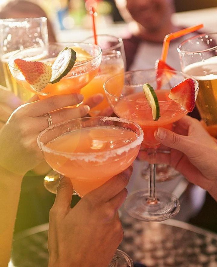 🎉 It's Friday again, and you know what that means &ndash; time to kick back and let the good vibes flow! 🥂🌟⁠
⁠
⁠
⁠
⁠
#drinks #happyhour #weekend #cocktailporn #party #friyay #fridaynight #fridayfeeling #friday #friends #sundaise #sundaisehats #win