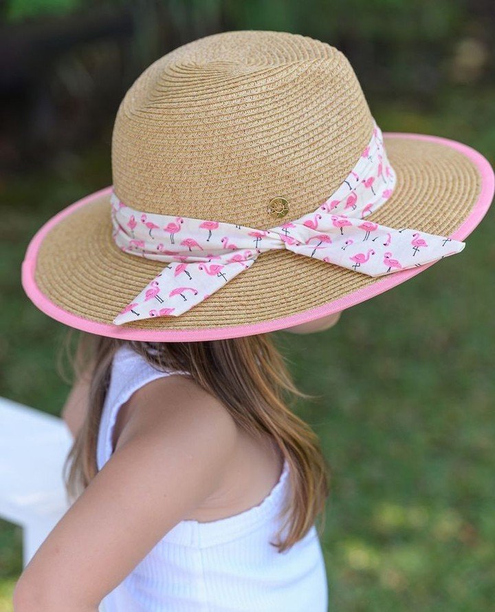 🌺🌸 Let your little ones strut their stuff in our adorable "Pretty Flamingos" pink hat! 🎀👒 Perfect for ages 3-6, this charming accessory adds a splash of fun and style to any sunny day outing! ☀️🌈 Grab yours before they take flight! 🦩✨