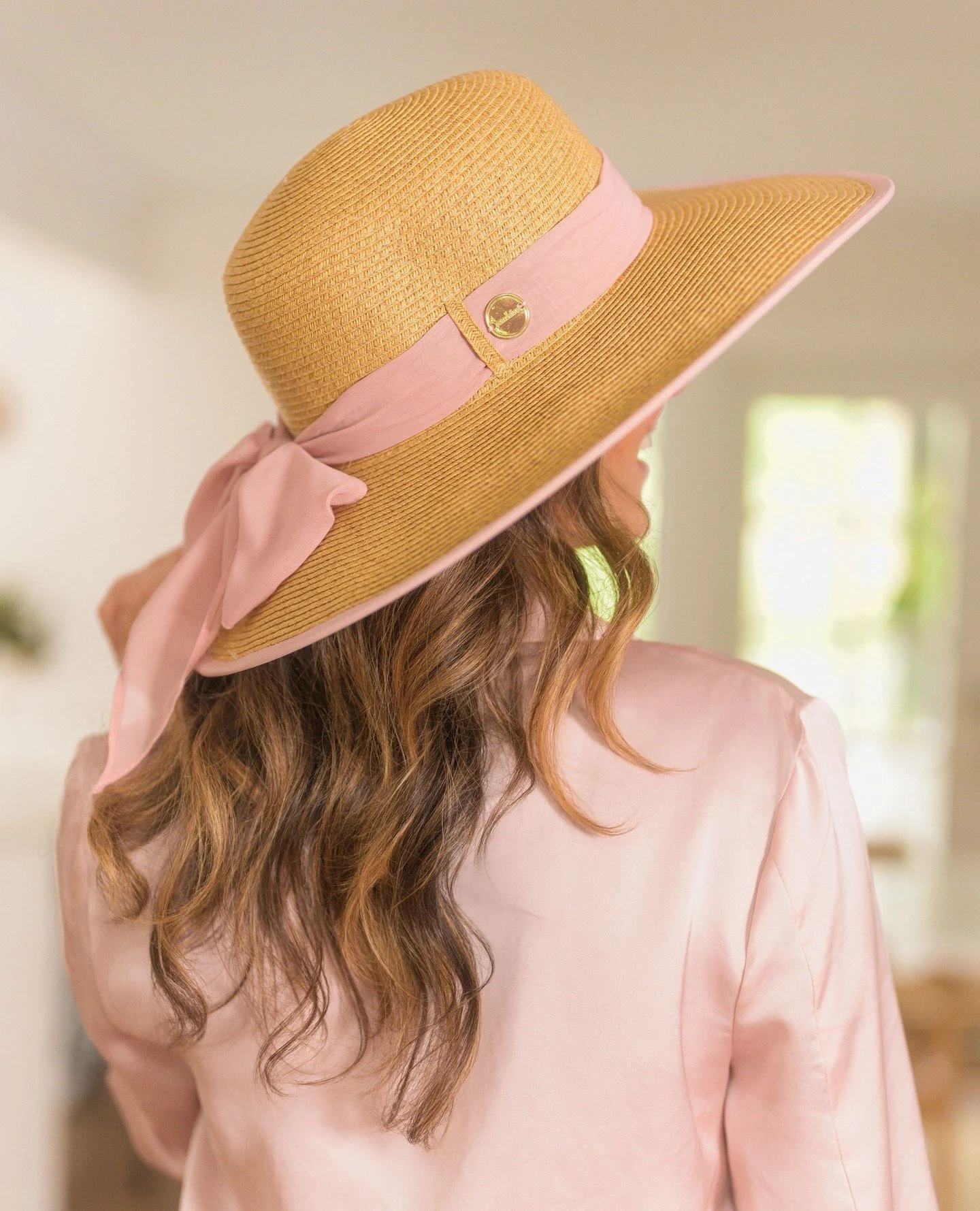 ✨ Who else can&rsquo;t get enough of those pretty bows this season? 😍✨ Elevate your outfit with a stylish hat adorned with the perfect bow! Whether you're brunching with friends or enjoying a sunny stroll, these hats are the cherry on top of your lo