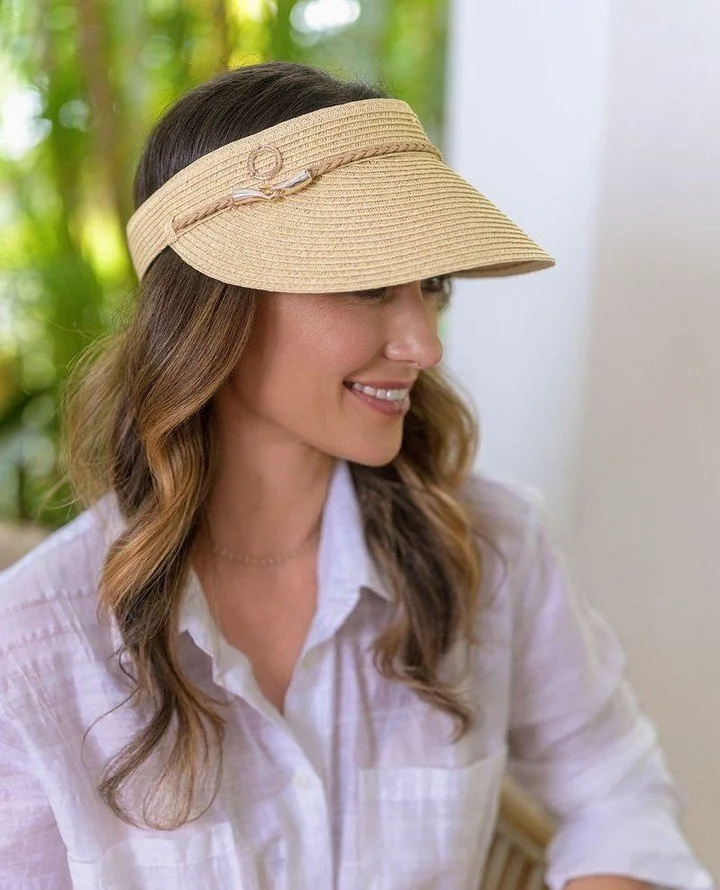 ✨Rosalie Visor✨ This light and elegant visor is the perfect accessory to elevate any outfit. Whether you&rsquo;re soaking up the sun or just adding a chic touch to your look, Rosalie has got you covered! ☀️💖 ⁠
⁠
⁠
#Rosalie #BuckleCollection #Fashion