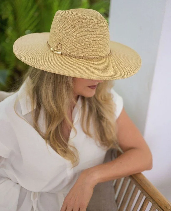 Step into elegance with Ruth&mdash;the wide brim hat that&rsquo;s as bold as your dreams. 💫 With a touch of gold and a full embrace of the sun, this beauty makes any outfit shine.⁠
⁠
⁠
⁠
⁠
#chic #elegant #timeless #sundaise #sundaisehats #hats #pana