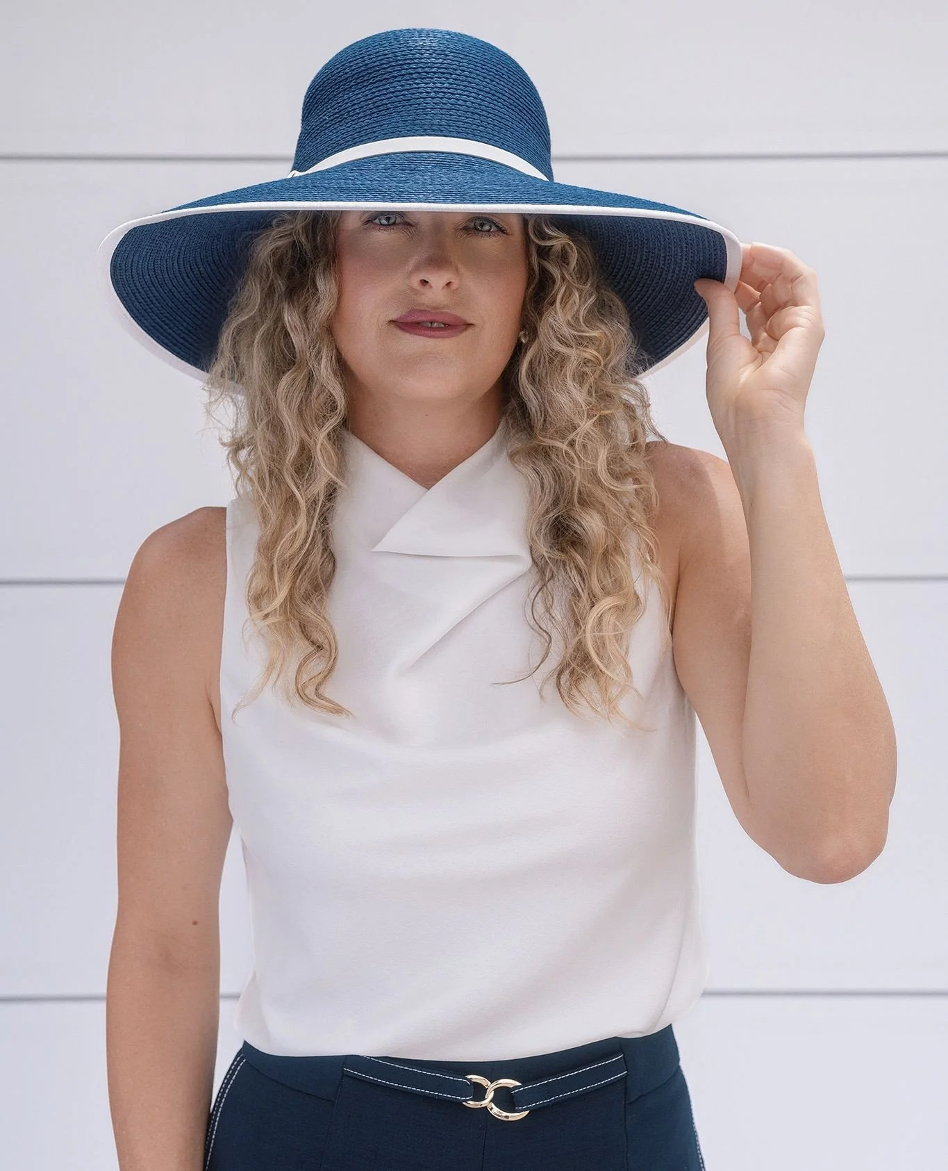 Whether you're vibing with a short brim for that laid-back look or rocking a wide brim for some serious sun protection, we've got the perfect hat to match your style! 🌟 From classic black to cool blue, our collection has something for everyone. Read