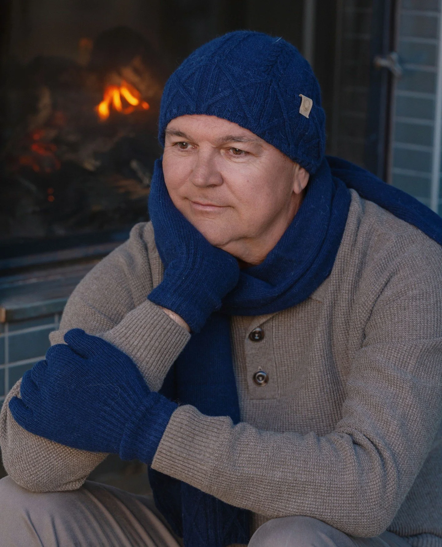 ❄️Embrace the chill with our cozy unisex winter collection! 🌨️✨ Wrap yourself in softness and warmth that feels like a hug on a frosty day.  Shop now and snuggle up in style!⁠
⁠
⁠
⁠
#sundaisemidseason #midseason #allyearwear #winterwear #wraps #scar