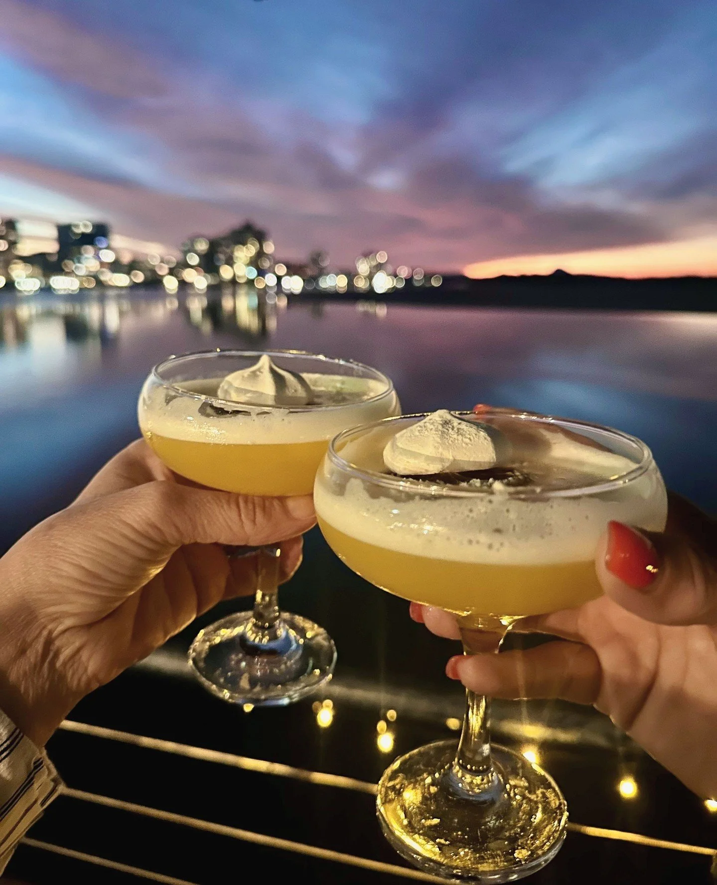 🌅🍸 Cheers to cocktail time and sunsets that take your breath away! How beautiful is Cotton Tree! 🌤️✨ ⁠
⁠
⁠
⁠
⁠
#CocktailVibes #SunsetMagic #CheersToLife #drinks #happyhour #weekend #cocktailporn #party #friyay #fridaynight #fridayfeeling #friday #