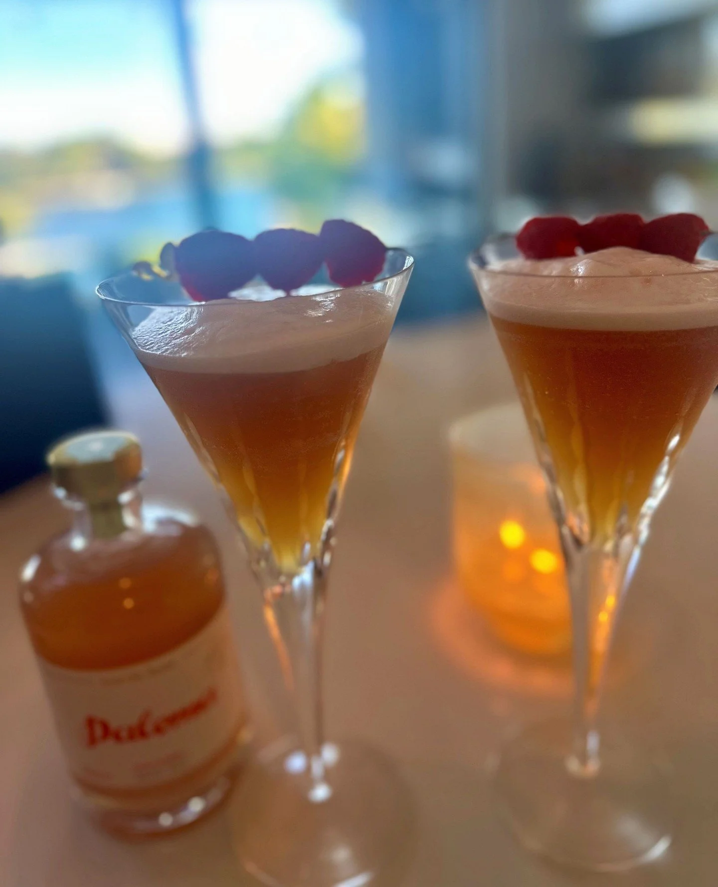 🍺✨ Let the weekend be-gin! Supporting local never tasted so good! 🍸️🍹⁠
⁠
⁠
#SupportLocal #CheersToTheWeekend #LocalBreweryLove #drinks #happyhour #weekend #cocktailporn #party #friyay #fridaynight #fridayfeeling #friday #friends #sundaise #sundais