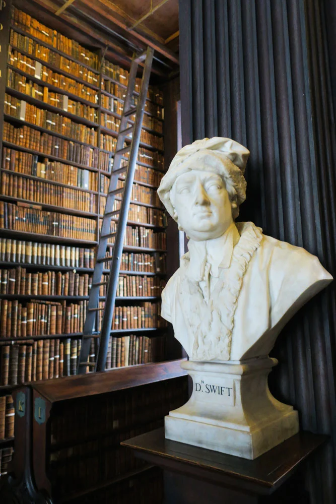 trinity_college_long_room_statue.jpg