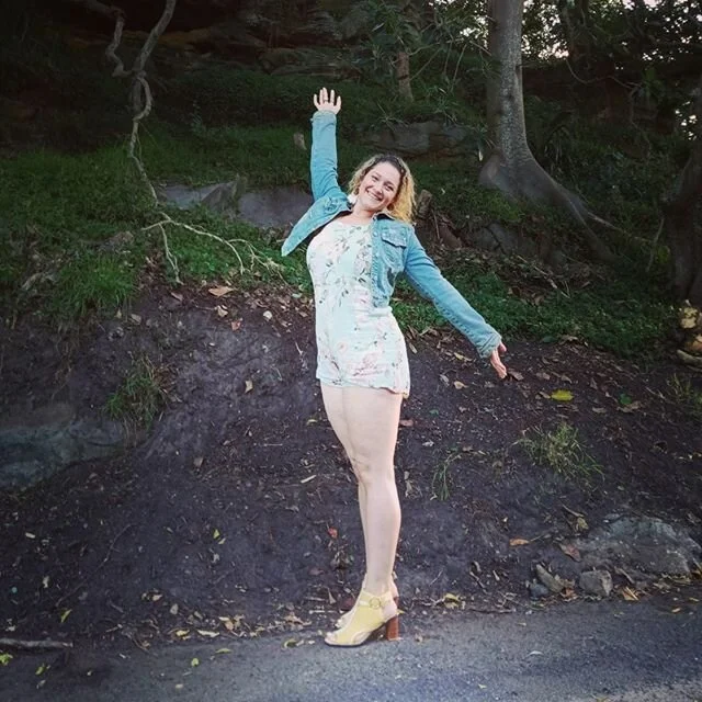 Never stop reaching for your goals. 🙏💫💛 big news coming soon... no I&rsquo;m not pregnant 😜
.
#embracelife #practicedaily #yogaeveryday #livelovelaugh #lovethelifeyoulive #love #joy #gratitude #yoga