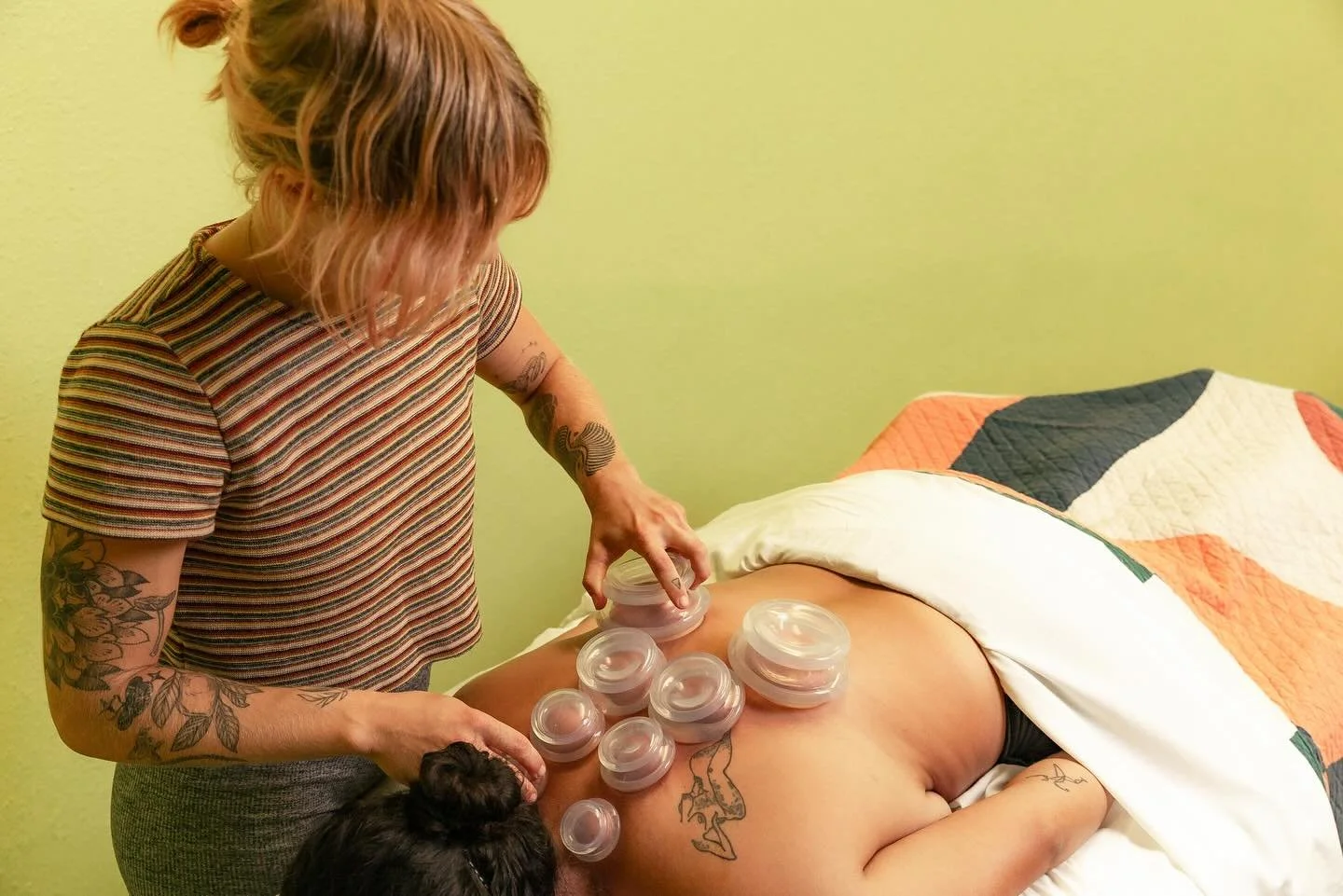 Now that we&rsquo;re out of the holidays, it&rsquo;s time to get back on track and schedule your next therapeutic deep tissue massage!