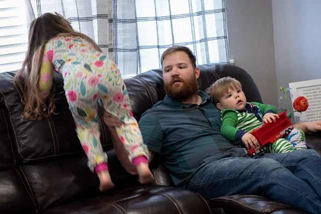 Sofas are for bouncing, right??? #boisephotographer #dayinthelife