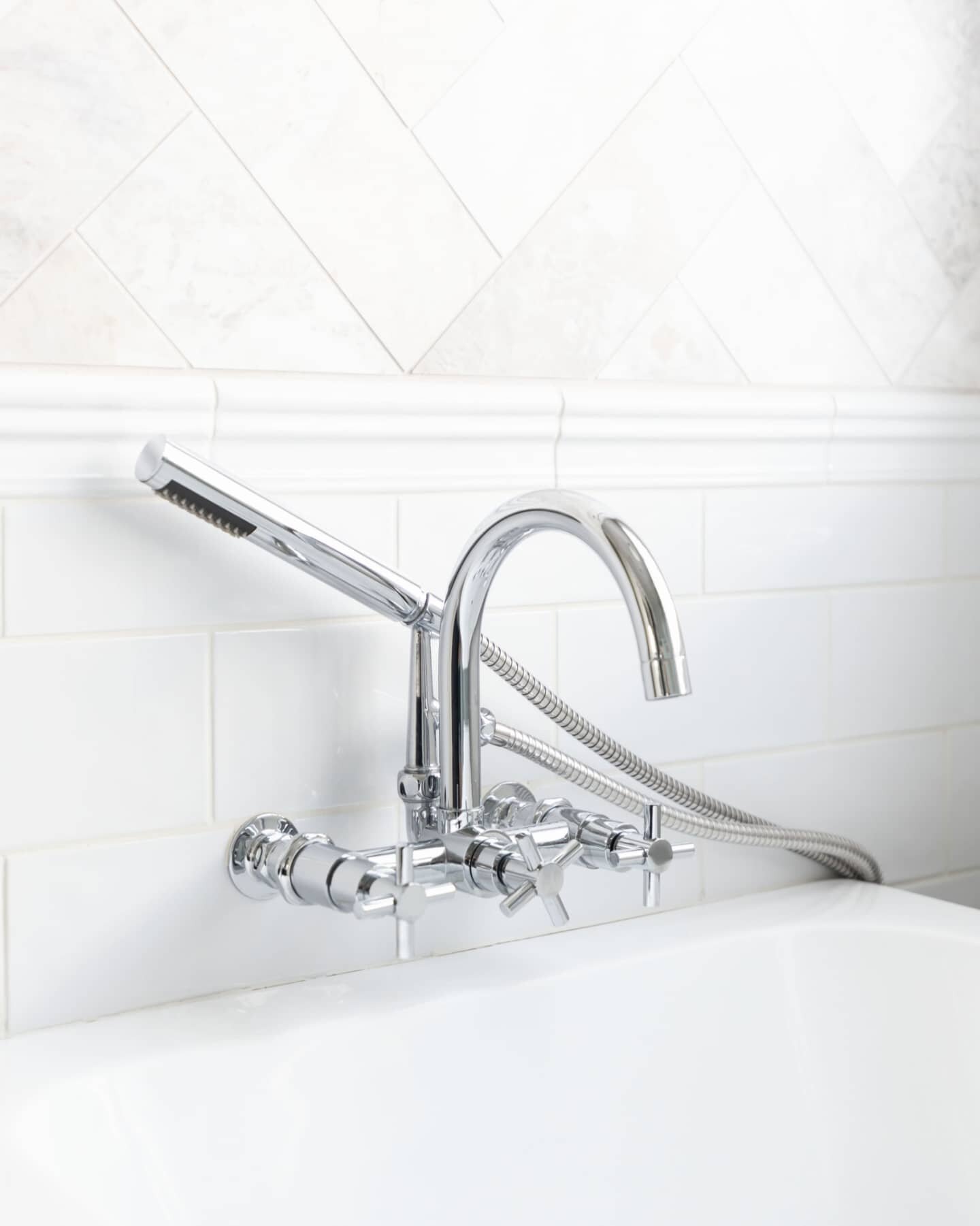 I enjoy getting up close and personal with all of the details in a product shoot.
Especially with new renovations or home builds, every new detail can matter to the designer, builder or hardware company. 

Image for @indigo_interiors_az 

#faucet #ba