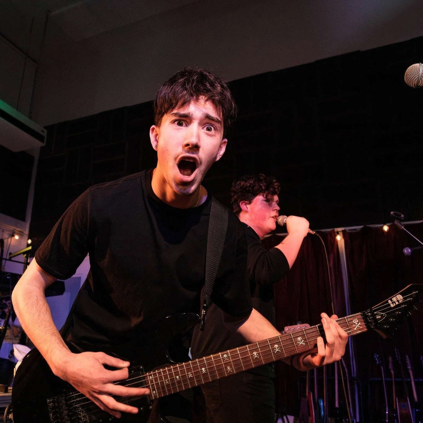 🎶🎸TC musos bringing the performance vibes at @unleash_youthgigs last Friday🔥. Photos by TC students Isla Treweek, Percy Collins and @dantegriffithphotography 🙌 Tag a mate featured! #TCtalent #LiveMusic #YouthGigs #PerformanceVibes #MusicMagic #TC