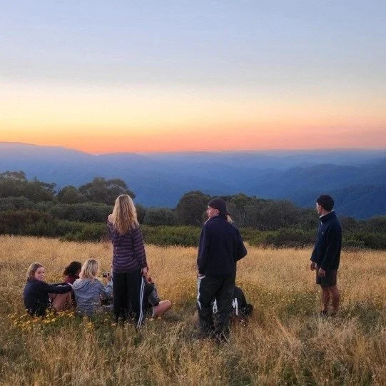 Last light at Craig&rsquo;s Hut, Mount Stirling. 🌄
Alpine Camp views after a big day exploring the High Country. ✨

#OutdoorEducation #AlpineCamp  #HighCountry