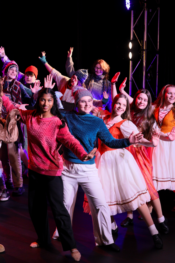 Ensemble dancing.png