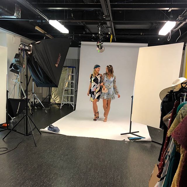 When it comes to Stakes Cup day styling, keep it fresh! #behindthescenes shooting the other week for the #heraldsun. Final looks from this fun shoot. Would you believe one of these looks is barely over $100 top to toe?! What are you wearing today? #b