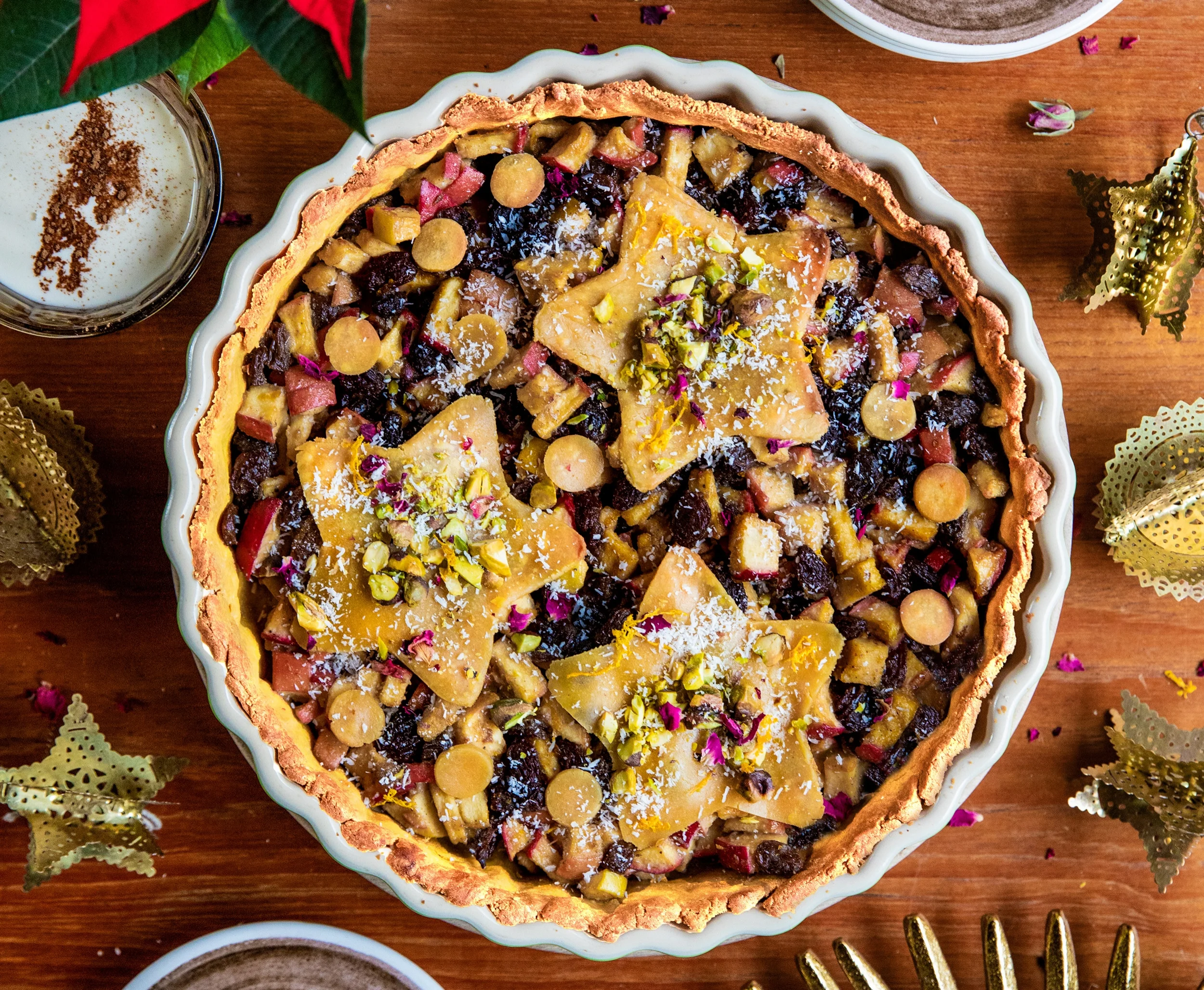 TEA, ROSE AND CARDAMOM GIANT MINCE PIE 