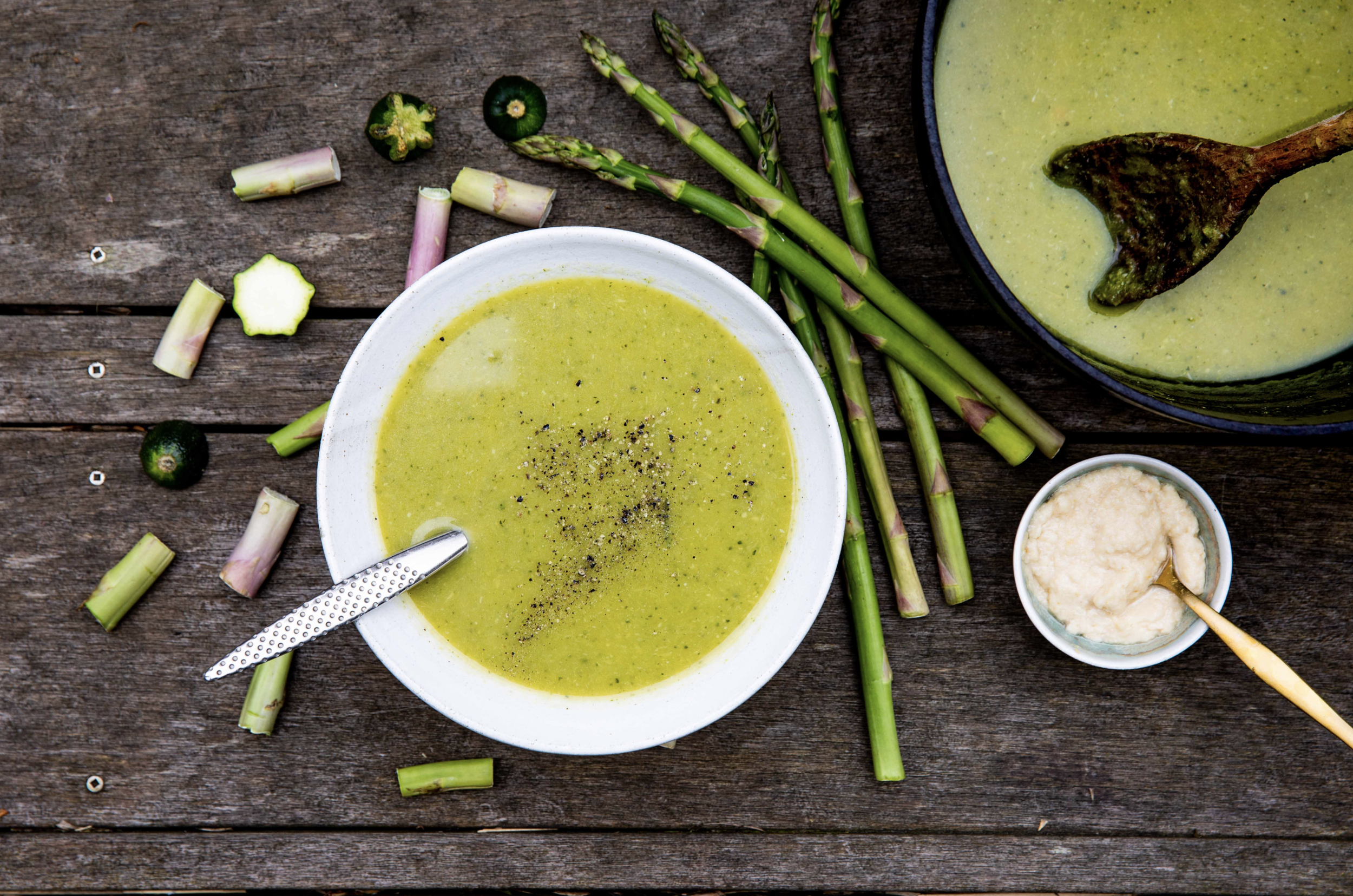 ASPARAGUS END, HORSERADISH AND COURGETTE SOUP