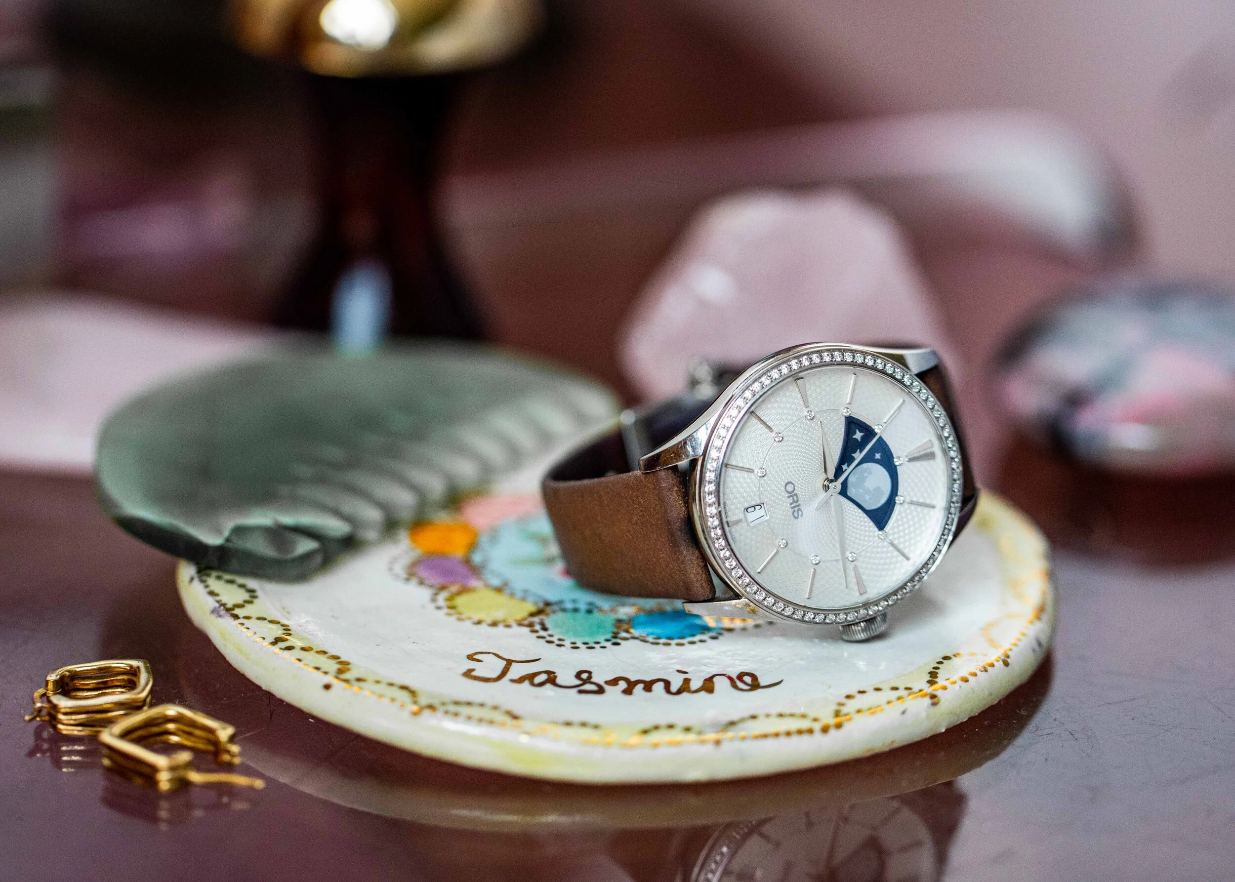 5 TIMES WHEN YOU SHOULD USE YOUR WATCH, NOT YOUR PHONE