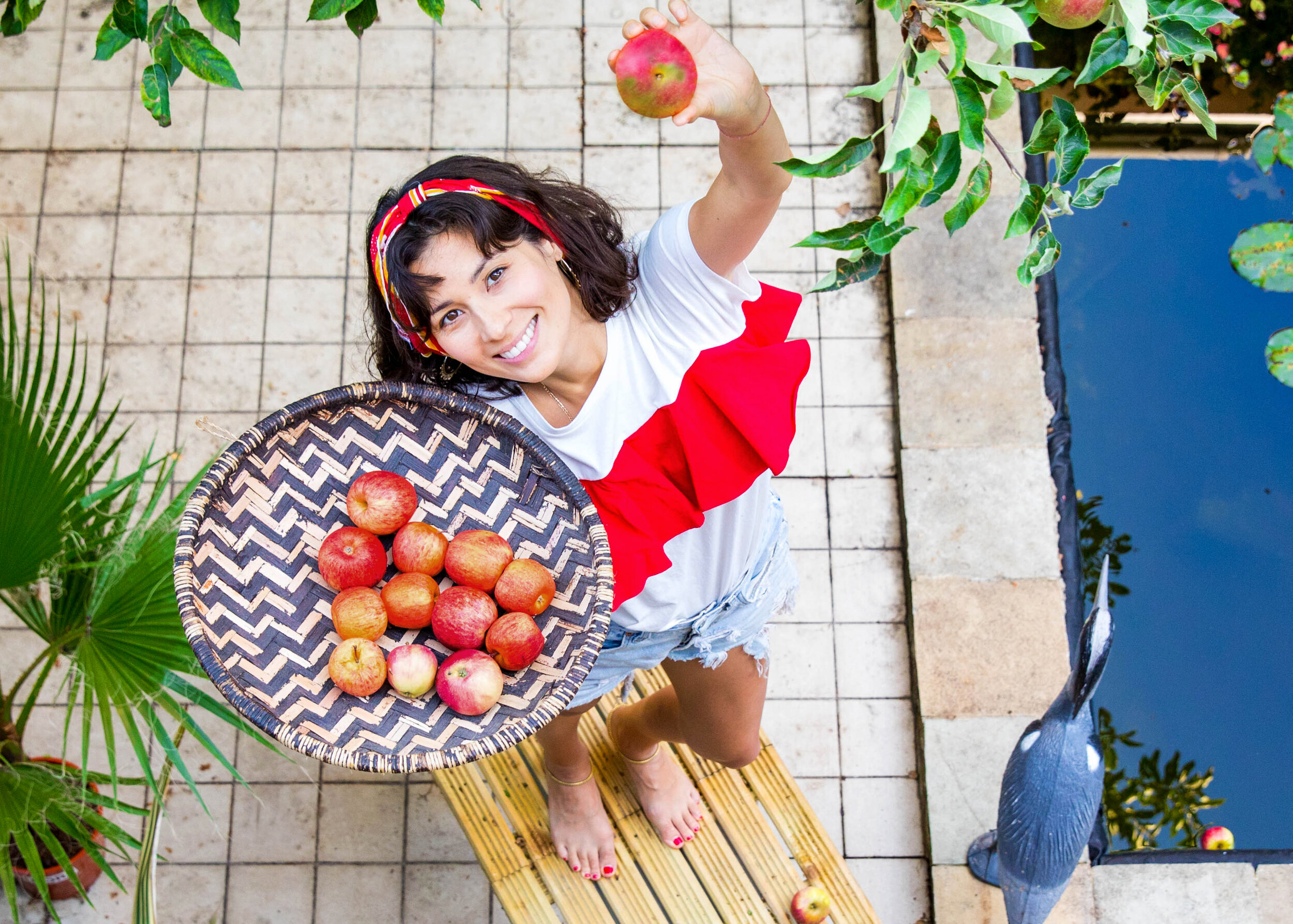 EAT AN APPLE DAY
