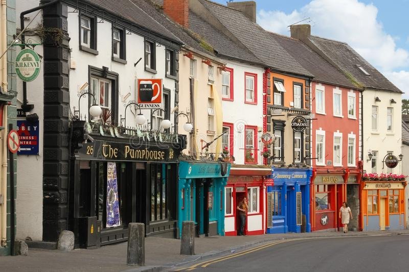 parliament-street-kilkenny-ireland-picturesque-colourful-pubs-restaurants-county-107390186.jpeg