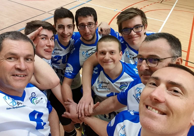 Les Garçons gagnent avec leurs nouveaux maillots...