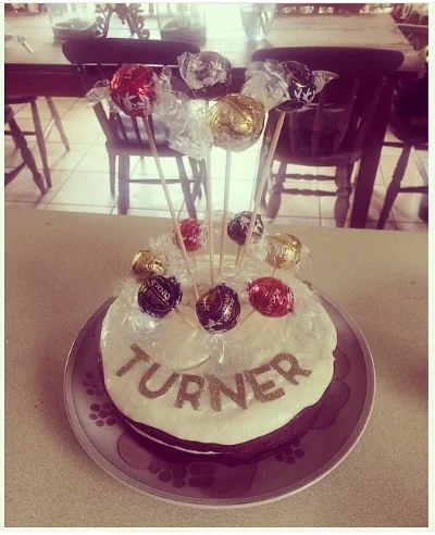 BAKE BAKE BAKE :) Any excuse to bake a cake makes me happy! Esp when it's for a fabulous friends new baby Turner, now that's something to celebrate, lets eat CAKE!