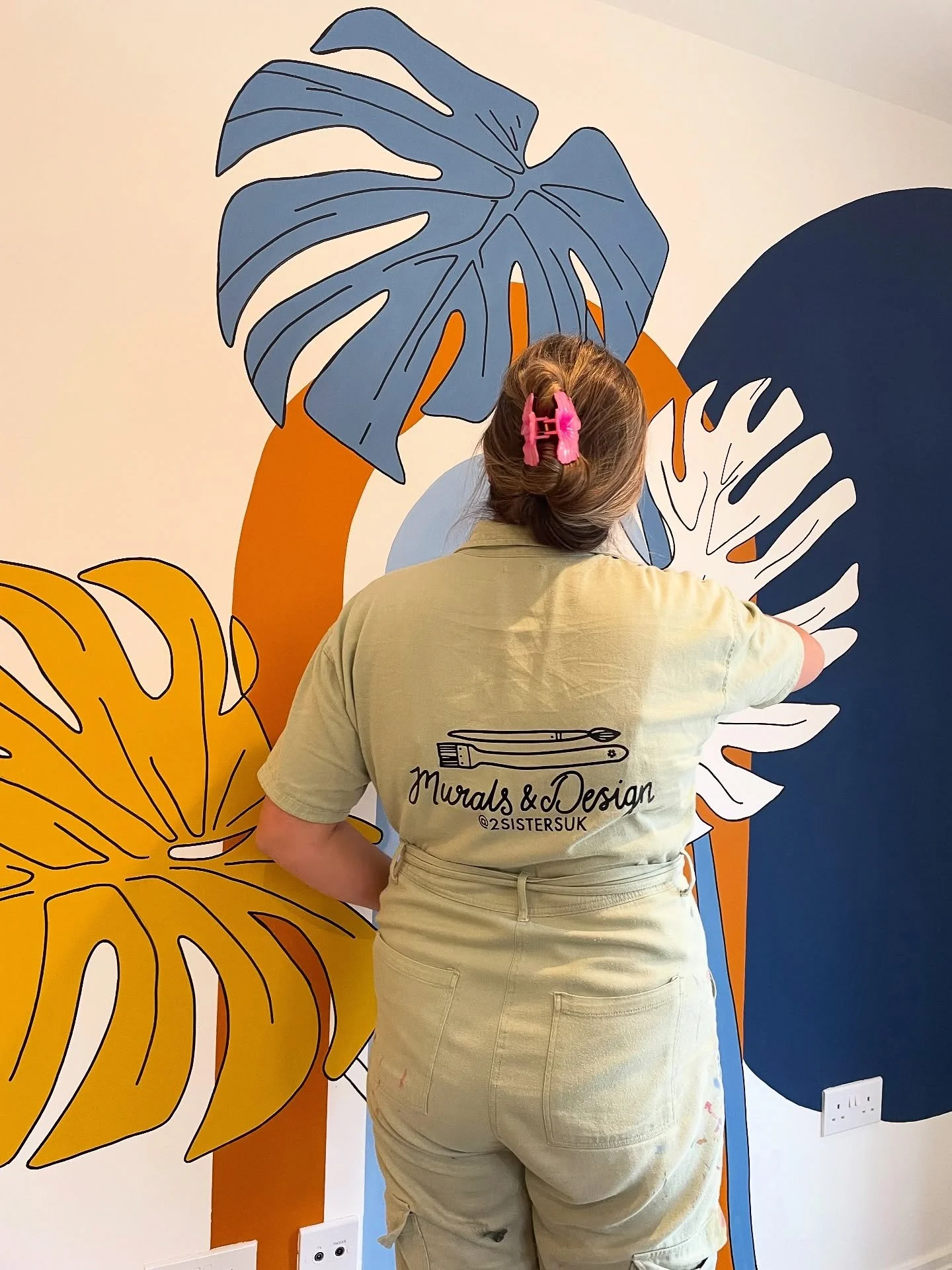 A little sneak peak at a mural we painted last week! The grand reveal will be coming tomorrow so keep your eyes peeled 💛