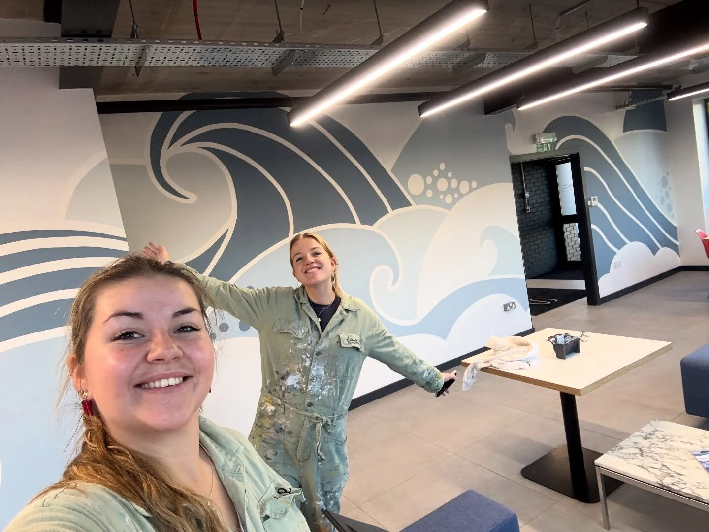 Last week we completed the second set of murals for @southamptonmarine 🛳️ They wanted something creative but calming for their kitchen and break room, whilst reflecting the work they do within the cruising industry 🌊