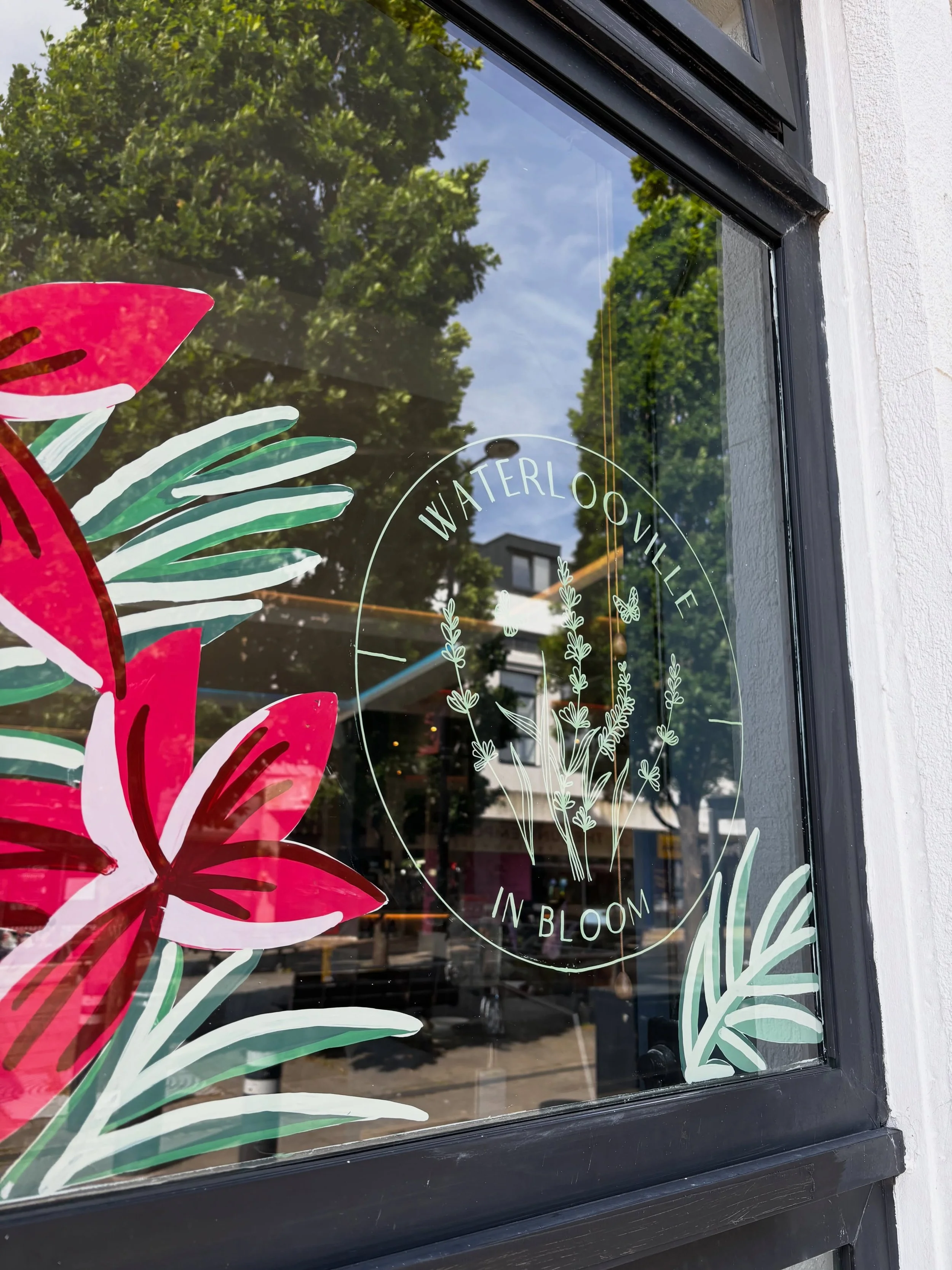 Summer vibes 🌺 We&rsquo;ve been working with @exchangewvl to bring tropical florals and leaves to Waterlooville high street in preparation for Waterlooville in Bloom 🌿