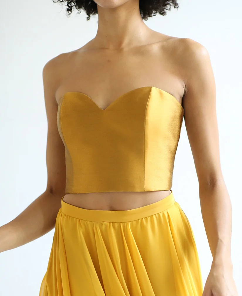 Beautiful, traditional sweetheart cut neckline. /Fully lined in silk with boning, and fused to hold securely in place.