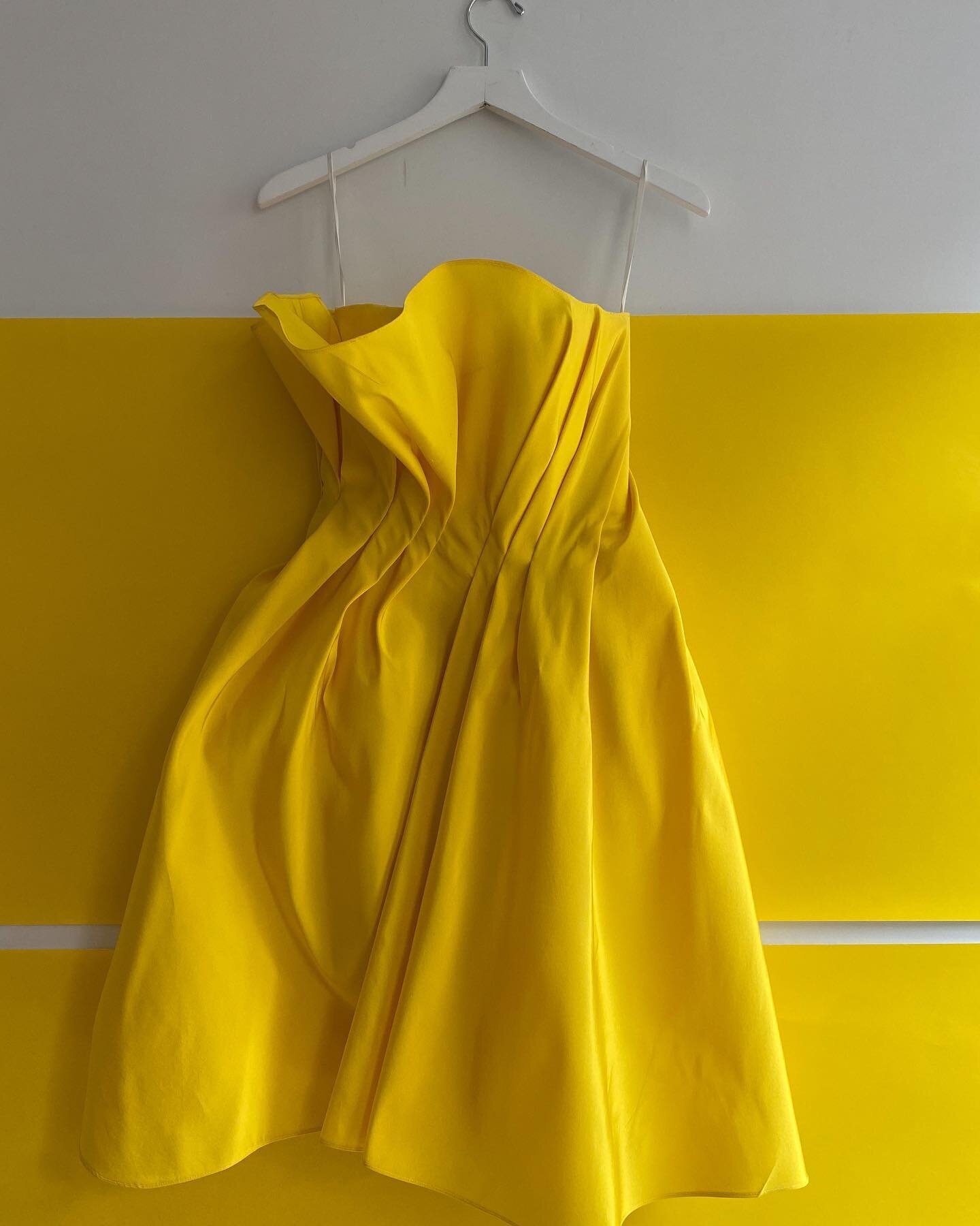 Happy Friday ☀️💛
.
.
.
#notbridal #dress #eveninggown #handdyed #dyeddress  #yellow #yellowdress #fashion #nyfw