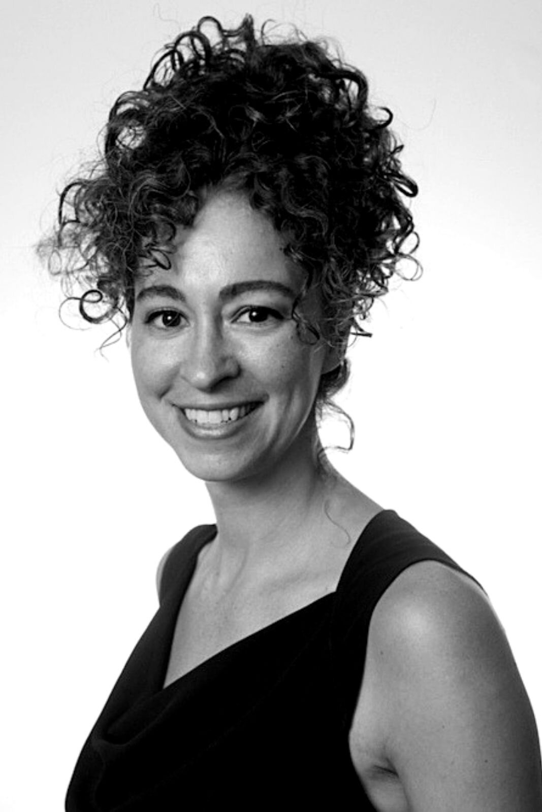 2-EL-headshot-bw-1067x1600.jpg