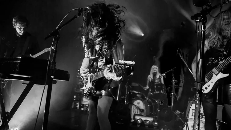 A Mid Song Pizza Break With Death Valley Girls Earthquaker Devices