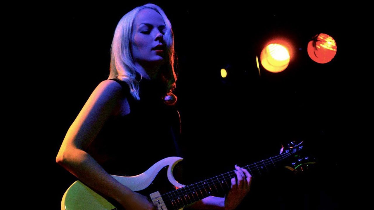 How to do Hard Things : Five Lessons Learned from Rock n’ Roll Camp for Girls