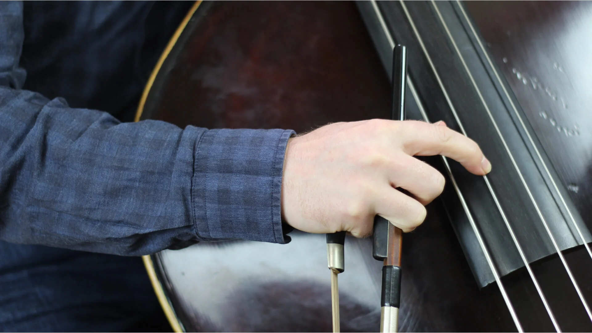 Switching Between Pizzicato & Arco With German Bow — Discover Double Bass