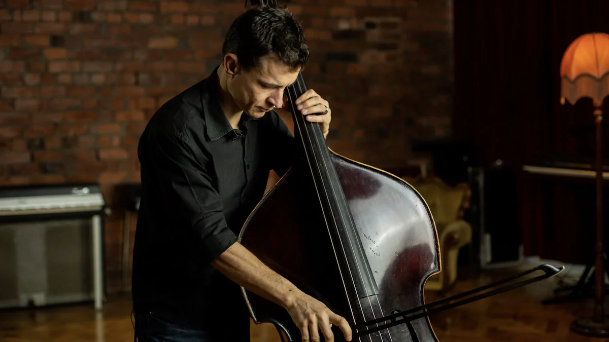 Switching from Pizzicato to Arco for Jazz Solos