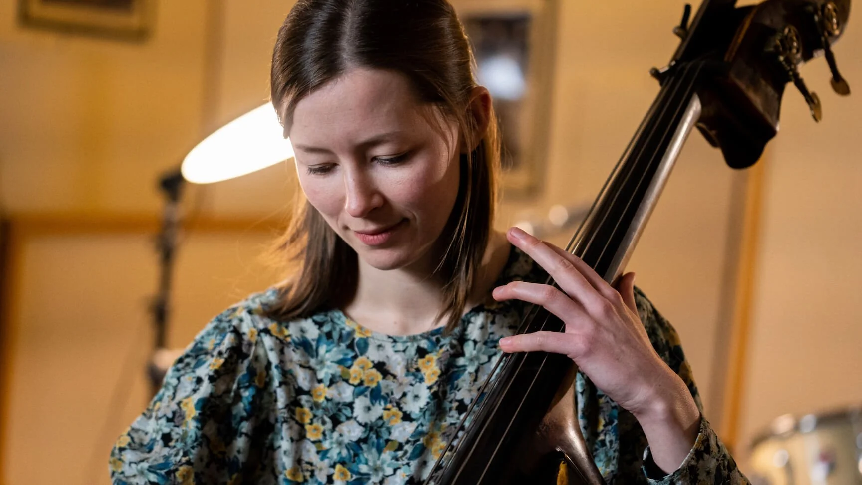 Marianne Schofield – Contemporary classical & orchestral double bass