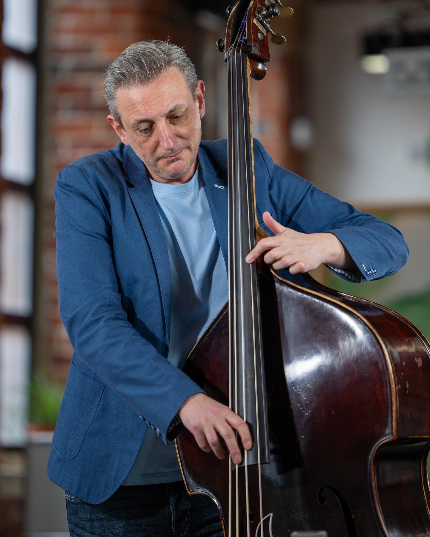 Maestro @vasilicnenad taking the DDB house bass for a spin in our latest interview! He really made it sing! 

#nenadvasilic #discoverdoublebass #jazzbassist #basssolo #uprightbass #doublebass #bassvirtuoso
