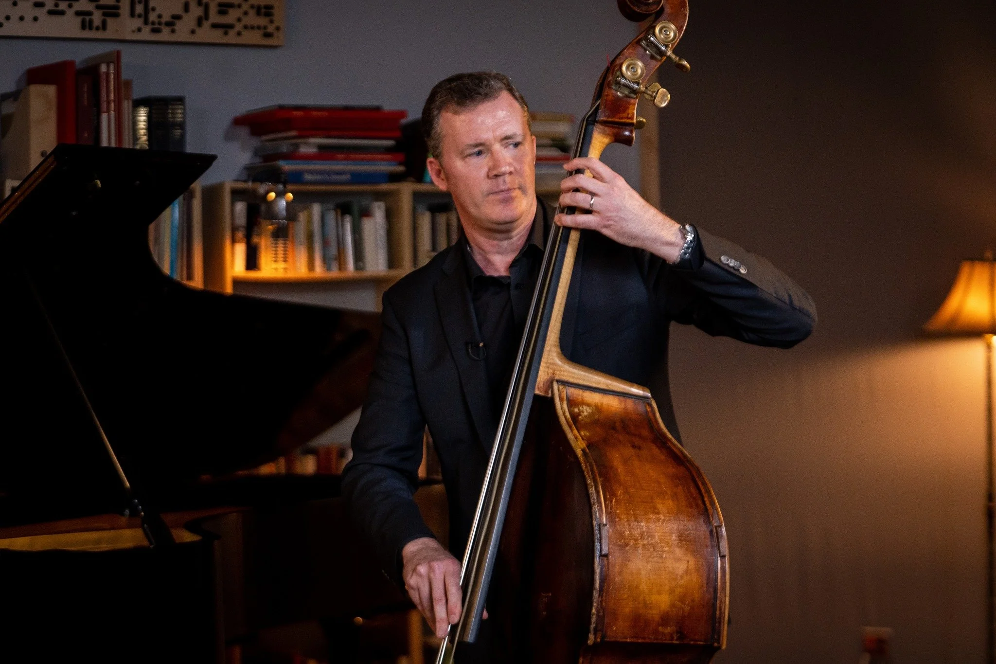 Happy Birthday to the NYC swing machine, @neal.miner! He's one of my all time favourite jazz bassists and a passionate advocate of our beloved instrument. 🥳🥳🥳

#nycjazzbassist #nealminer #gutstringrecords