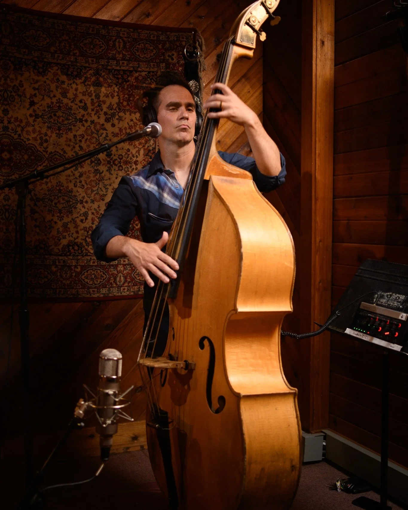 The mighty @slickjoefick, laying it down at the filming of his course, Slap That Bass! 

#discoverdoublebass #slickjoefick #slapthatbass