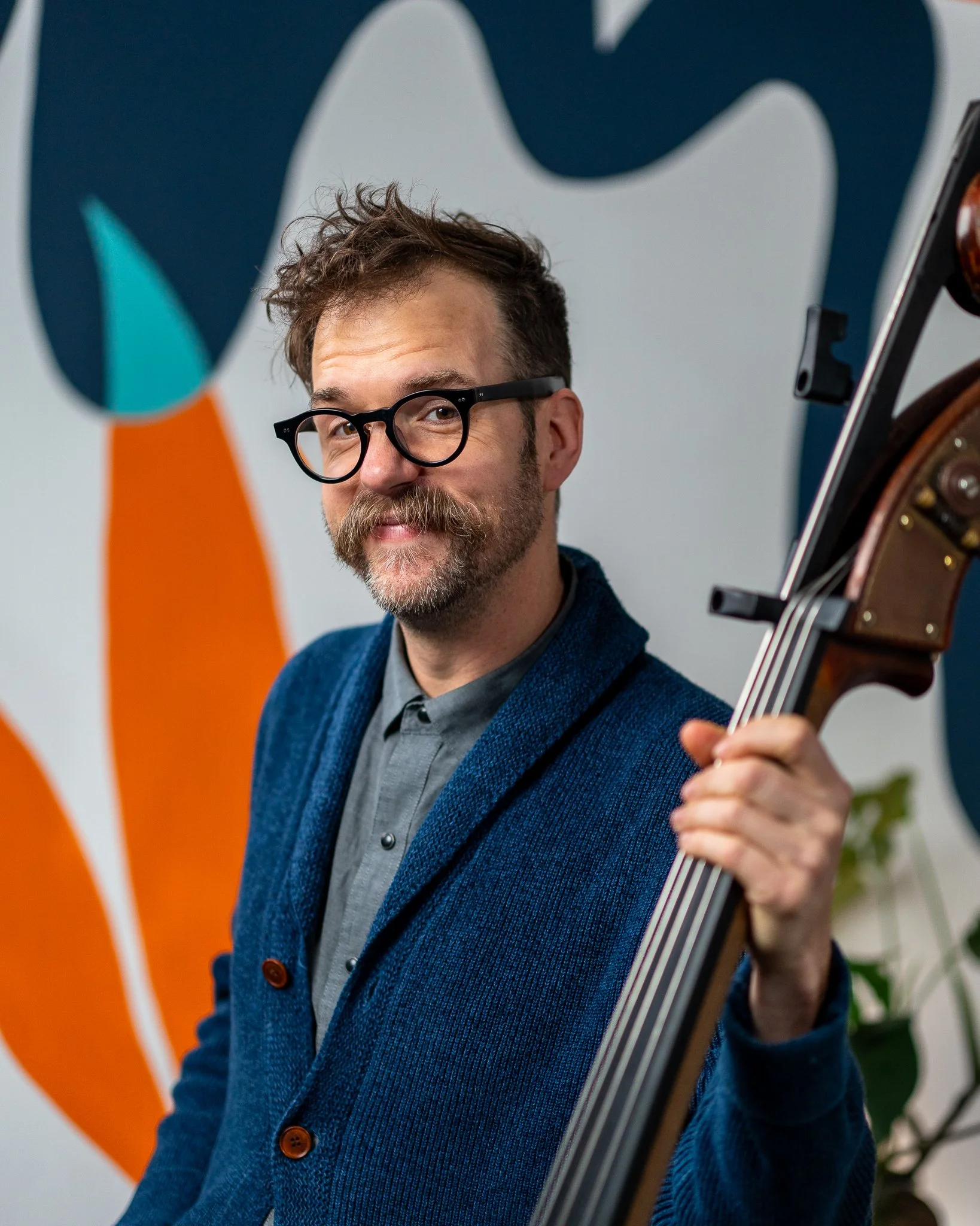 Our latest interview/performance video is out now and features the great @danielkimbromusic. Head over to discoverdoublebass.com to check it out. 

#danielkimbro #discoverdoublebass #bluegrassbass #uprightbass #countrybassplayer