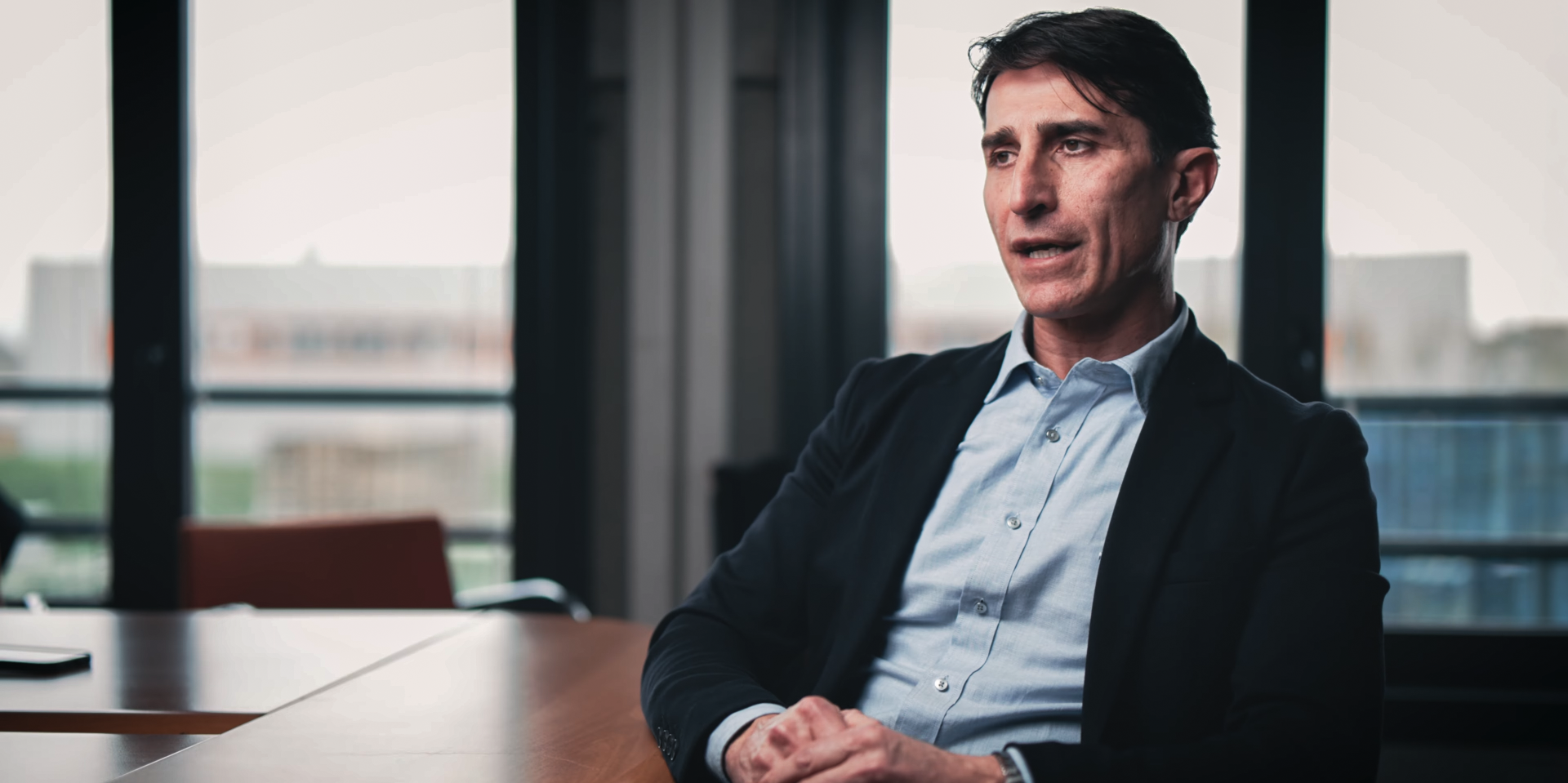 Il vero problema delle interviste corporate non è la luce. È il tempo che perdi prima di iniziare.