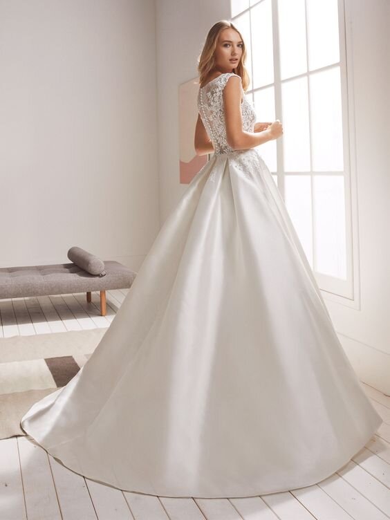 bridal gowns size 20