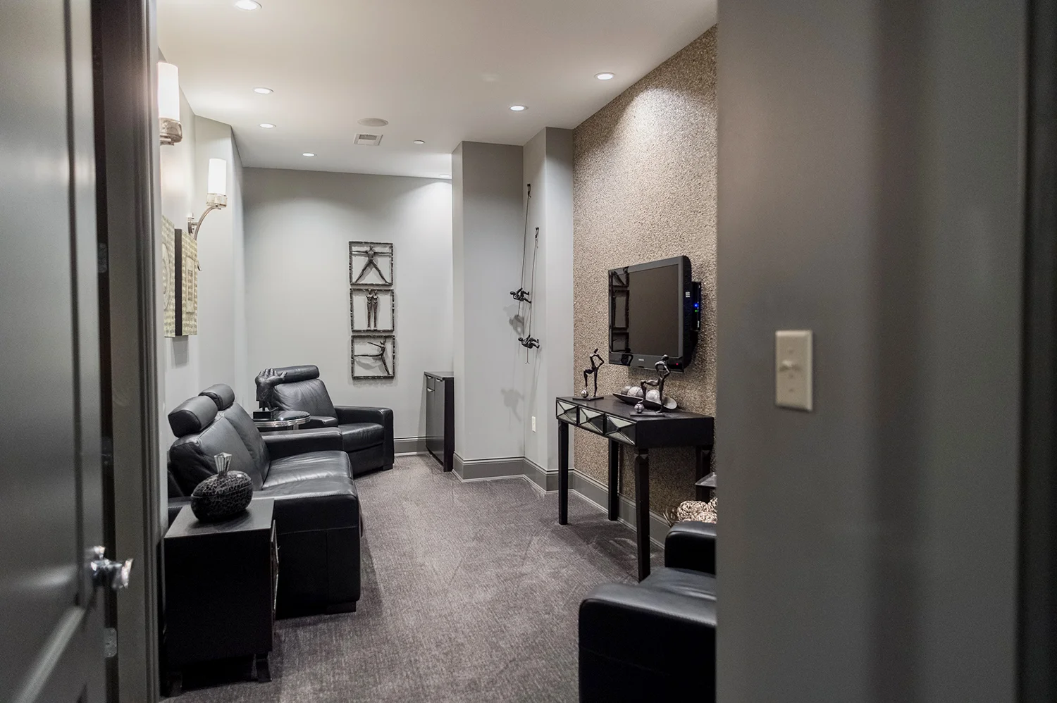 Men's Lounge