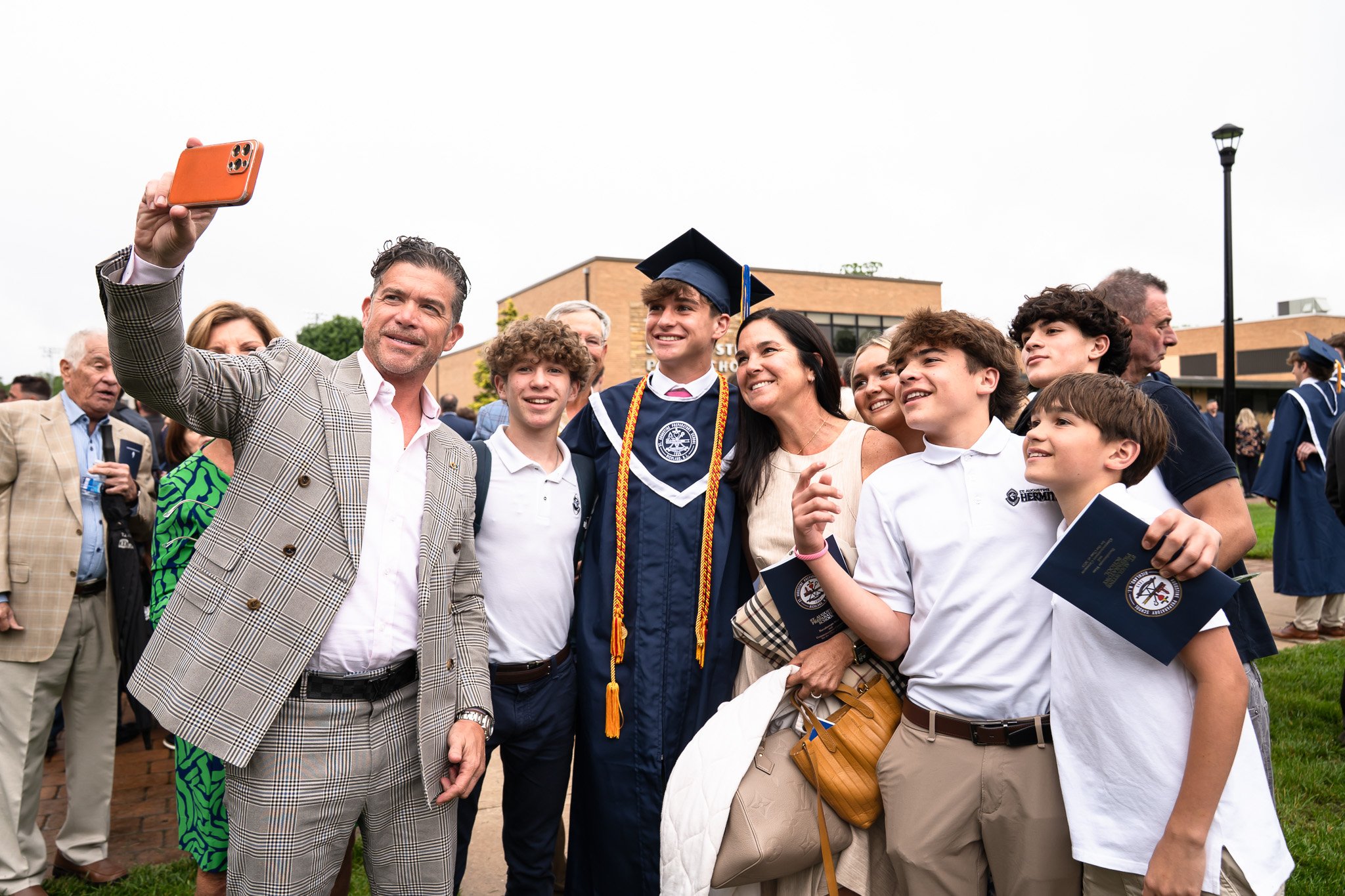 First pics as #HermitsAlumni!!! 👨&zwj;🎓