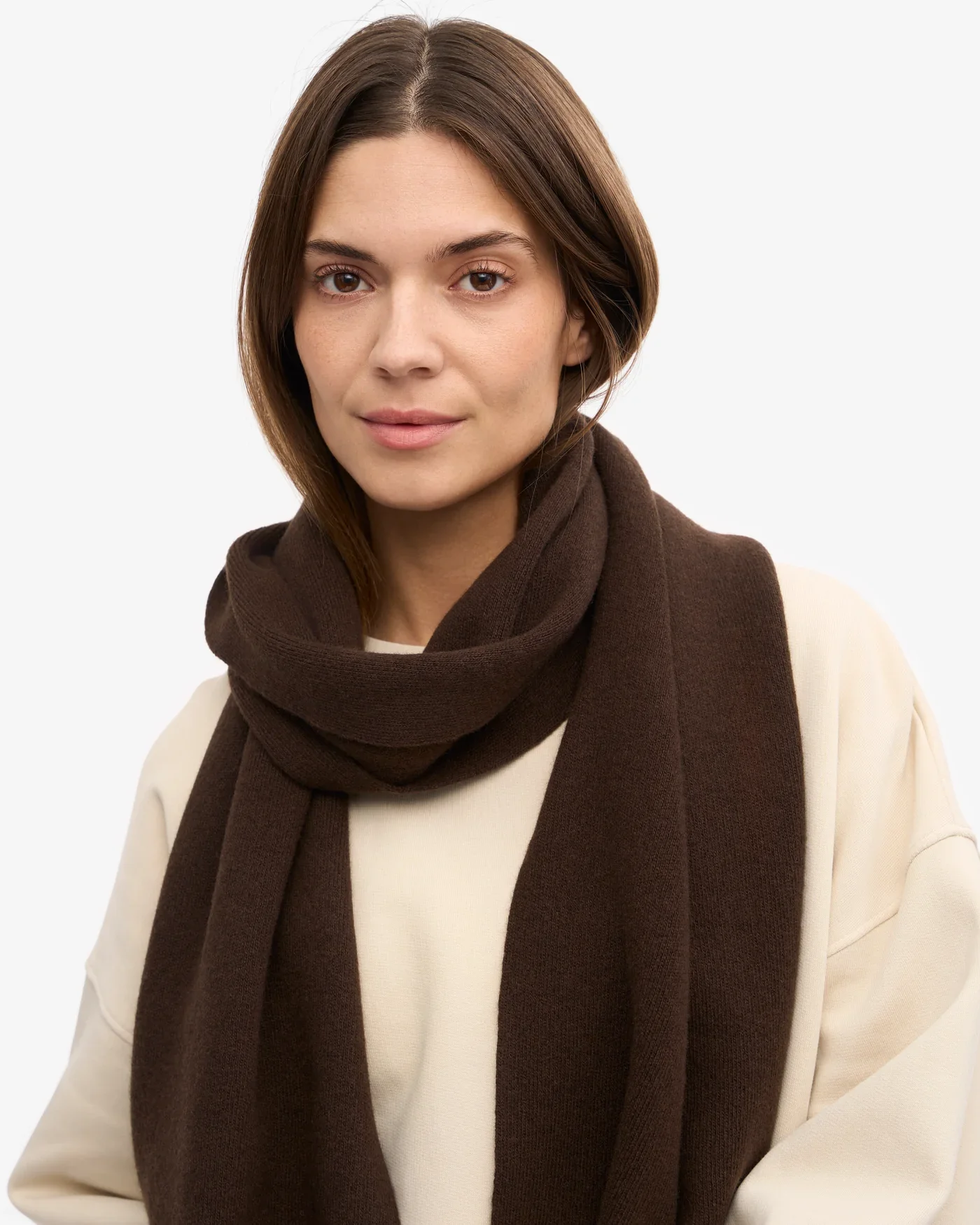 merino-wool-scarf-scarf-coffee-brown-female_4.heic.webp