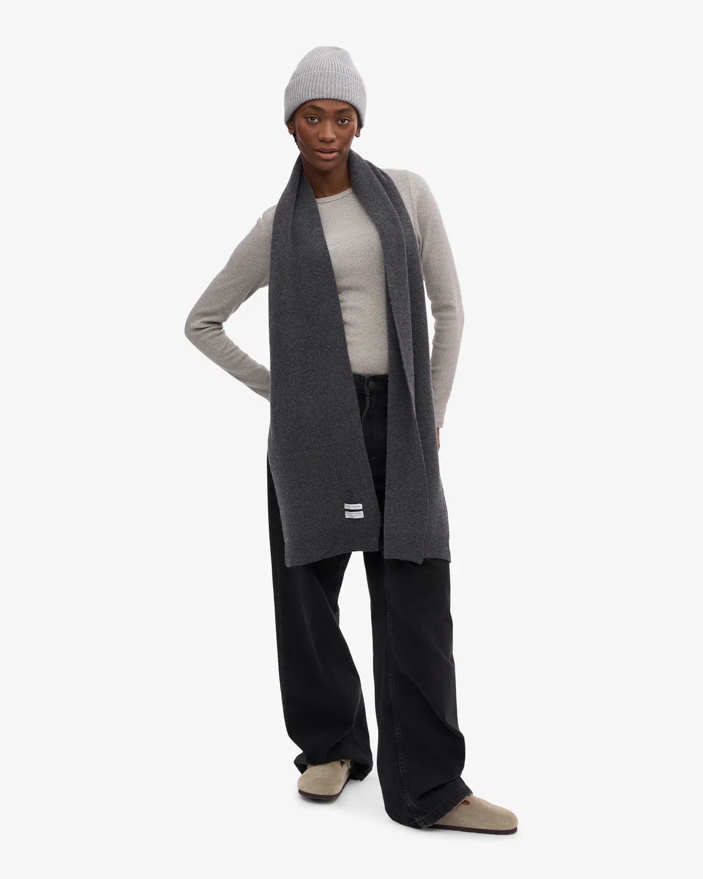 merino-wool-scarf-scarf-lava-grey-female_3.heic.webp