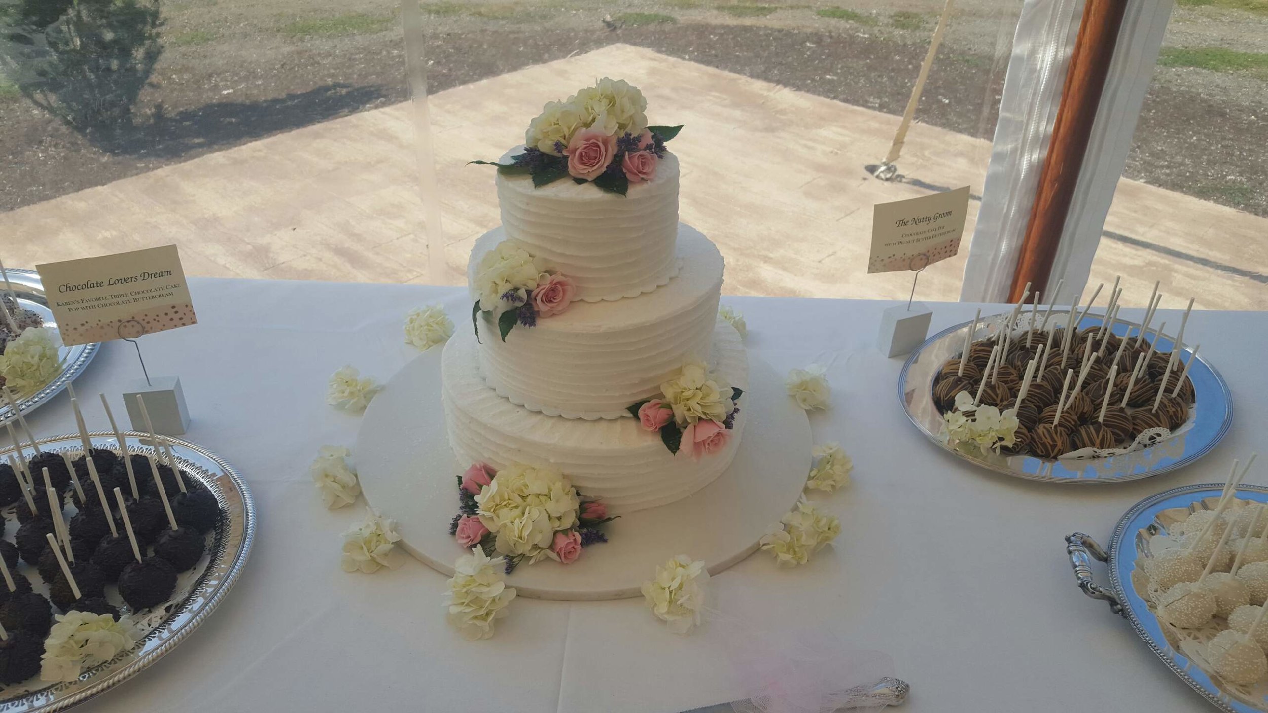 WedCakePetals.jpeg